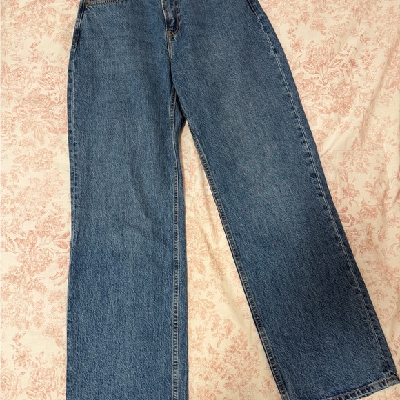 Abercrombie & Fitch High-Rise Loose Jeans in Medium Denim - Picture 6 of 7